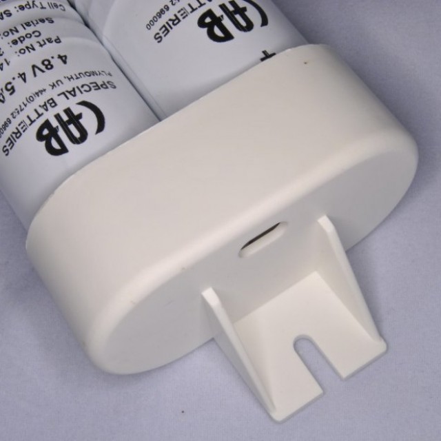 White D Cell Double End Cap (11-005)